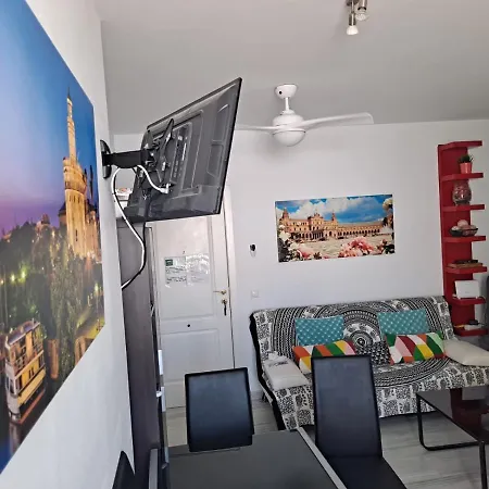 Atico Duplex Marques De Reyes סביליה